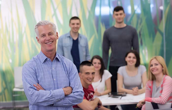 Mentor, decaan met studenten Mentor, decaan met studenten